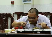24 giờ đồng hồ ở Bệnh viện dã chiến Củ Chi, nơi chữa COVID-19