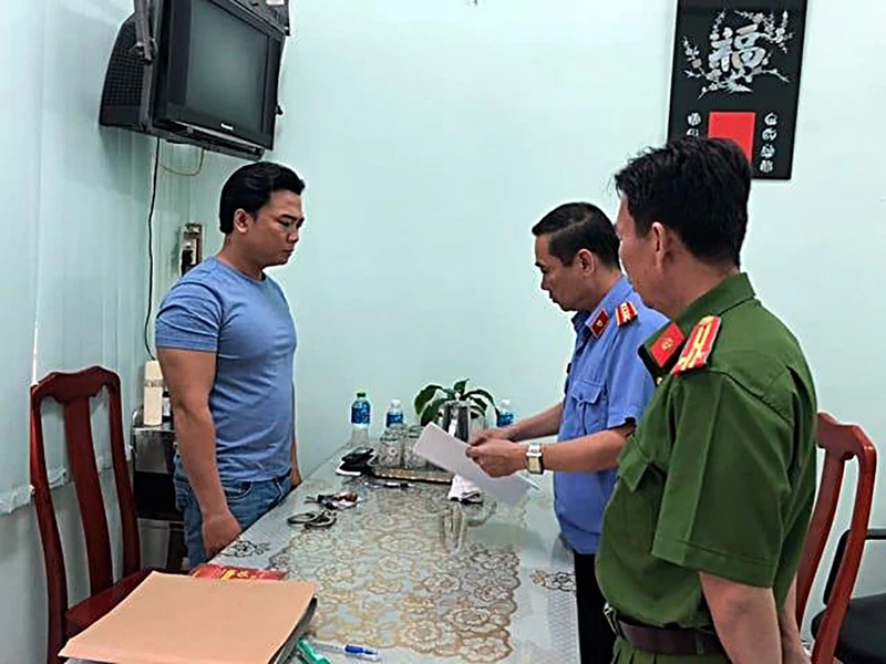 Truy tố Huy ‘nấm độc’ trốn trại tạm giam ảnh 3 Truy tố Huy ‘nấm độc’ trốn trại tạm giam ảnh 3