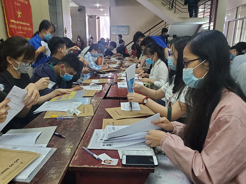 Tuyển sinh ĐH: Điểm chuẩn cao là bình thường ảnh 2
