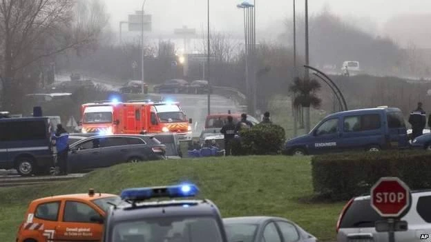 Thảm sát Charlie Hebdo tại Pháp: Diễn biến mới nhất ảnh 43 Thảm sát Charlie Hebdo tại Pháp: Diễn biến mới nhất ảnh 43