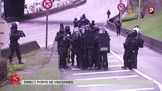 Thảm sát Charlie Hebdo tại Pháp: Diễn biến mới nhất ảnh 17 Thảm sát Charlie Hebdo tại Pháp: Diễn biến mới nhất ảnh 17