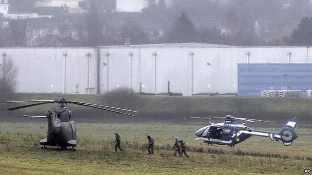 Thảm sát Charlie Hebdo tại Pháp: Diễn biến mới nhất ảnh 29 Thảm sát Charlie Hebdo tại Pháp: Diễn biến mới nhất ảnh 29