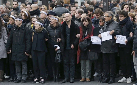 Tuần hành hậu 'thảm sát Charlie Hebdo': Rầm rộ như giải phóng Paris ảnh 6 Tuần hành hậu 'thảm sát Charlie Hebdo': Rầm rộ như giải phóng Paris ảnh 6