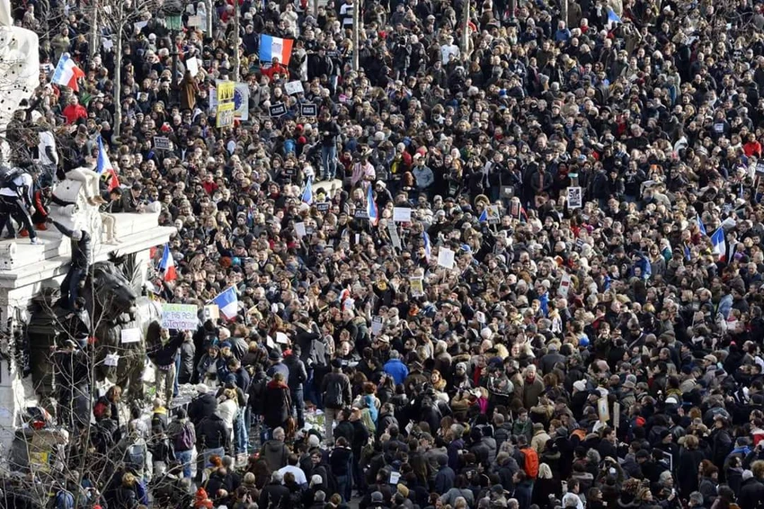 Tuần hành hậu 'thảm sát Charlie Hebdo': Rầm rộ như giải phóng Paris ảnh 10 Tuần hành hậu 'thảm sát Charlie Hebdo': Rầm rộ như giải phóng Paris ảnh 10