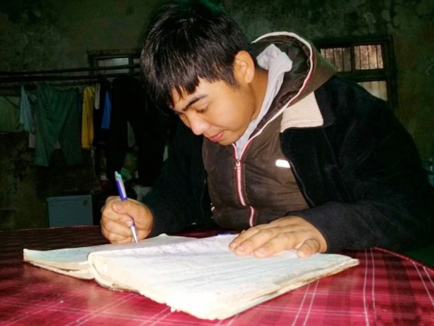 Lạ lùng: Chàng trai với trí nhớ chỉ dài năm phút ảnh 2 Lạ lùng: Chàng trai với trí nhớ chỉ dài năm phút ảnh 2