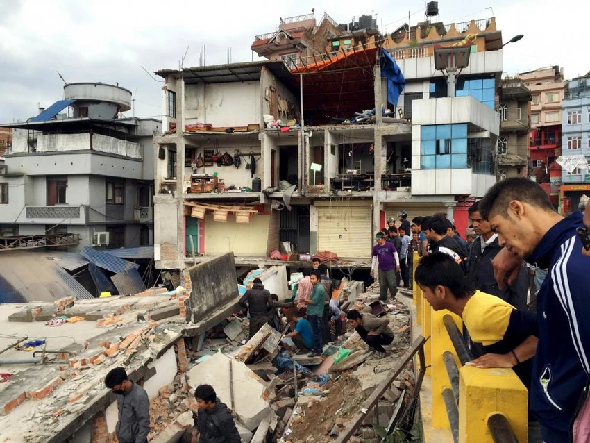 Chùm ảnh: Hậu quả 'cơn ác mộng' động đất tại Nepal ảnh 10 Chùm ảnh: Hậu quả 'cơn ác mộng' động đất tại Nepal ảnh 10