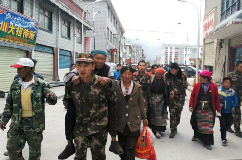 Chùm ảnh: Hậu quả 'cơn ác mộng' động đất tại Nepal ảnh 12 Chùm ảnh: Hậu quả 'cơn ác mộng' động đất tại Nepal ảnh 12