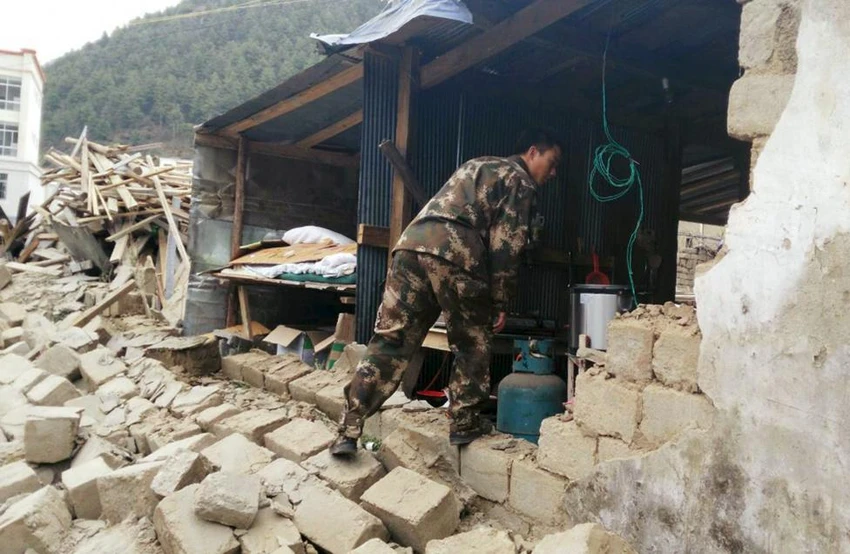Chùm ảnh: Hậu quả 'cơn ác mộng' động đất tại Nepal ảnh 4 Chùm ảnh: Hậu quả 'cơn ác mộng' động đất tại Nepal ảnh 4
