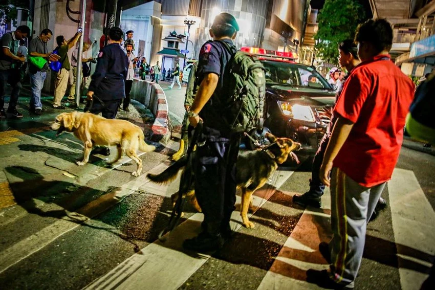 Nổ bom Bangkok: 27 người thiệt mạng, Bộ Quốc phòng Thái Lan lên tiếng ảnh 2 Nổ bom Bangkok: 27 người thiệt mạng, Bộ Quốc phòng Thái Lan lên tiếng ảnh 2