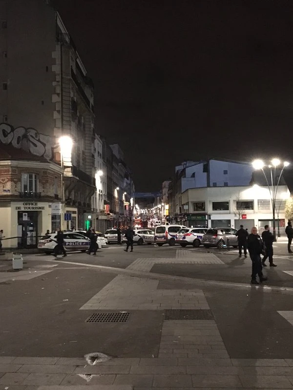 Nóng: Cảnh sát Pháp đấu súng, truy đuổi nghi phạm khủng bố Paris ảnh 3