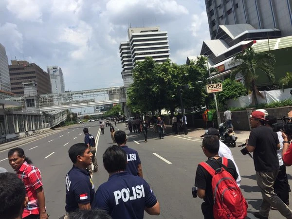 Cuộc tấn công khủng bố tại Indonesia đã kết thúc ảnh 10