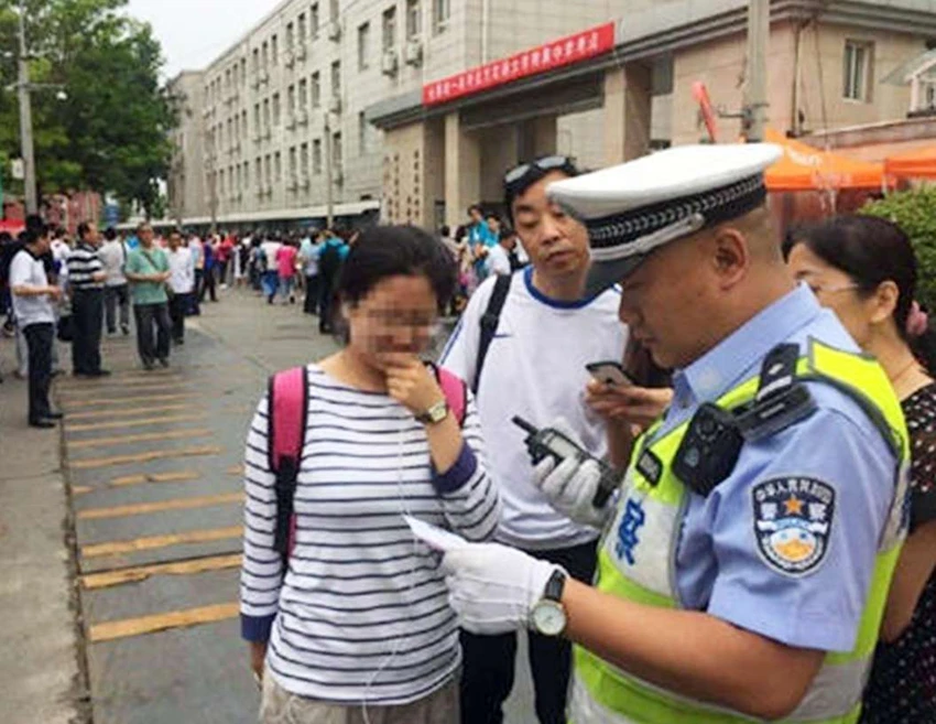 Thí sinh Trung Quốc bước vào kỳ thi đại học 'nghiêm ngặt nhất lịch sử' ảnh 2 Thí sinh Trung Quốc bước vào kỳ thi đại học 'nghiêm ngặt nhất lịch sử' ảnh 2