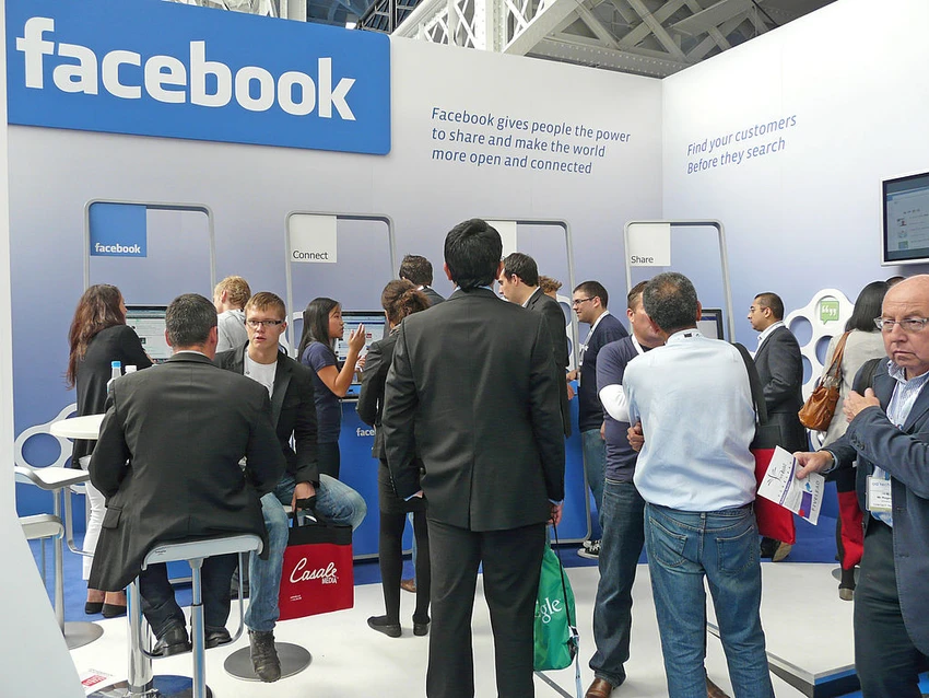 Algeria mở bệnh viện điều trị ‘nghiện Facebook’ ảnh 1 Algeria mở bệnh viện điều trị ‘nghiện Facebook’ ảnh 1