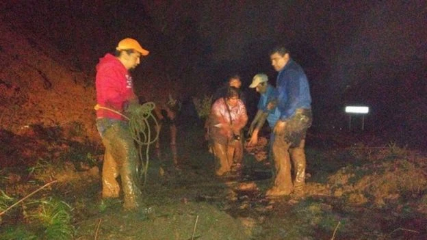 Lở đất kinh hoàng tại Mexico, ít nhất 38 người chết ảnh 2 Nhóm cứu hộ hiện đã có mặtở TP Huauchinango, bang Puebla. Ảnh: BBC