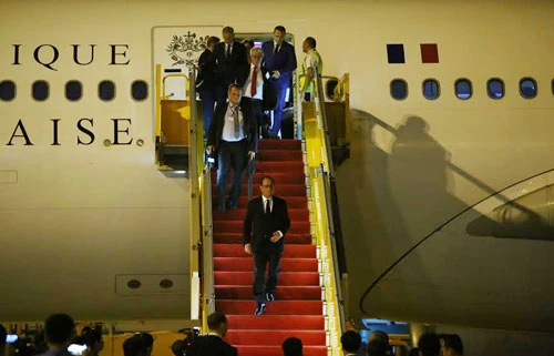 Tổng thống Pháp Francois Hollande đến TP.HCM ảnh 1 Tổng thống Pháp Francois Hollande đến TP.HCM ảnh 1