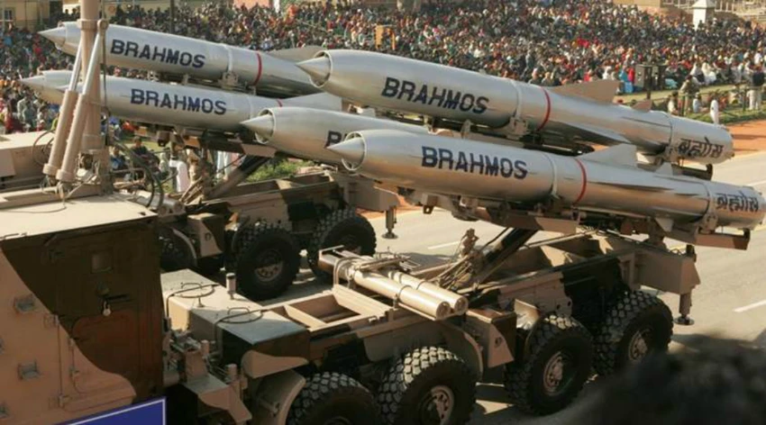 Tên lửa siêu thanh BrahMos của Ấn Độ. Ảnh: Indian Express