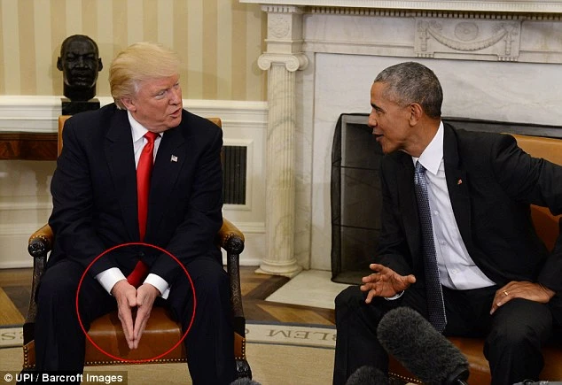 Giải mã cử chỉ của Obama và Trump tại Nhà Trắng