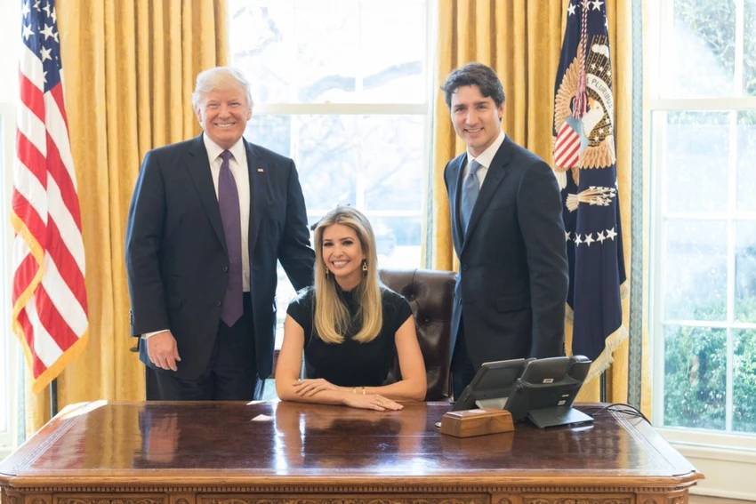 Ảnh con gái ông Trump ngồi ghế tổng thống gây bão ảnh 1