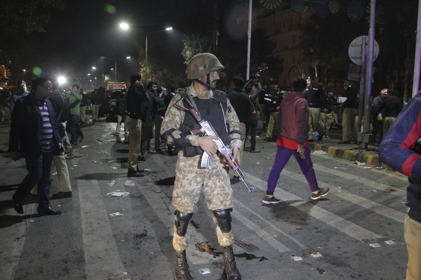 Đánh bom tự sát tại Pakistan, 13 người thiệt mạng ảnh 1
