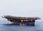 9 người bám phao sống sót khi tàu chìm ở vùng biển Hoàng Sa