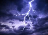 2 người bị sét đánh thương vong dưới ruộng