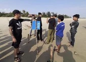 Một thi thể chỉ còn phần thân dạt vào bờ biển