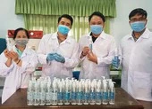 Đà Nẵng: Trường đại học tự chế nước rửa tay phòng dịch Corona