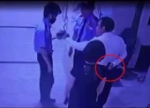 Doanh nhân rút súng đồ chơi, túm tóc bảo vệ chung cư