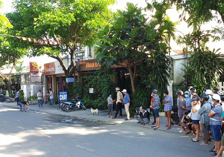 Hiện trường vụ nổ súng. Ảnh: TN Hiện trường vụ nổ súng. Ảnh: TN