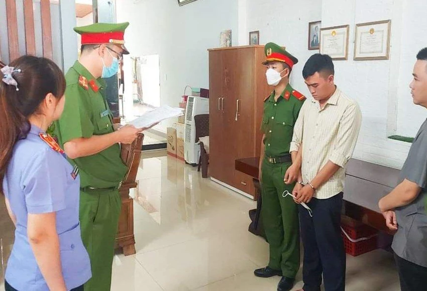 Bình lợi dụng nhu cầu học bằng lái xe ô tô của nhiều người để chiếm đoạt 400 triệu đồng. Ảnh: CA