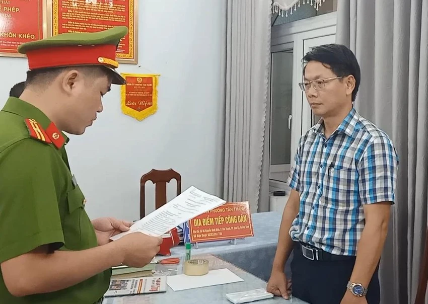 Trần Quang Kim Sơn bị Công an tỉnh Quảng Nam bắt tạm giam về hành vi đưa hối lộ. Ảnh: CA Trần Quang Kim Sơn bị Công an tỉnh Quảng Nam bắt tạm giam về hành vi đưa hối lộ. Ảnh: CA