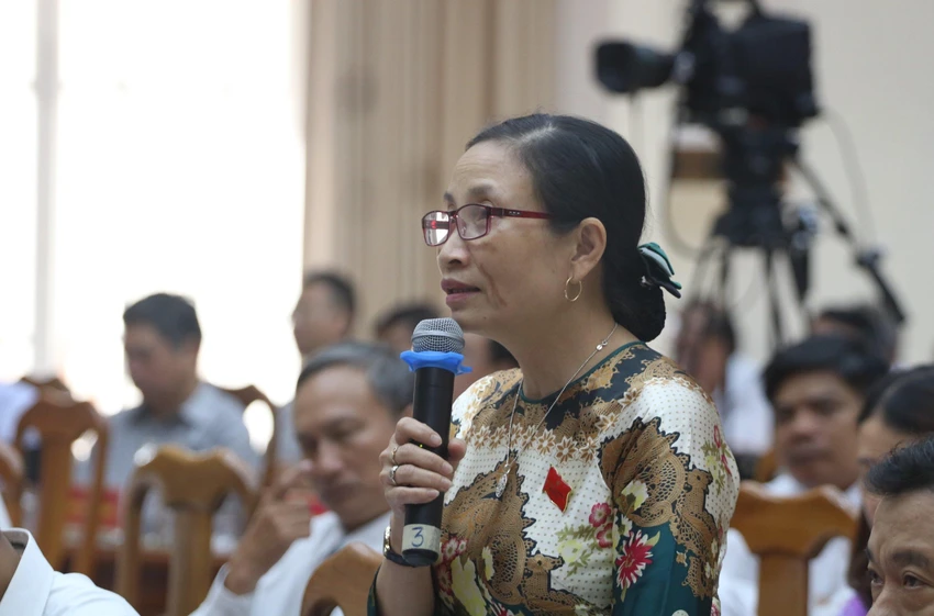 Đại biểu Trần Thị Bích Thu chất vấn tại phiên họp. Ảnh: TN Đại biểu Trần Thị Bích Thu chất vấn tại phiên họp. Ảnh: TN
