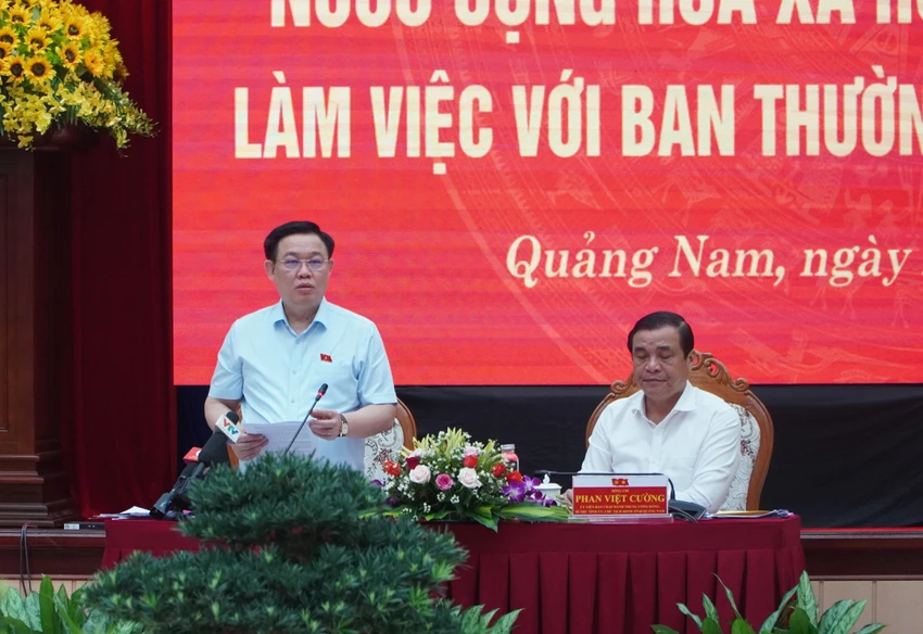 Chủ tịch Quốc hội Vương Đình Huệ phát biểu kết luận buổi làm việc. Ảnh: TN Chủ tịch Quốc hội Vương Đình Huệ phát biểu kết luận buổi làm việc. Ảnh: TN
