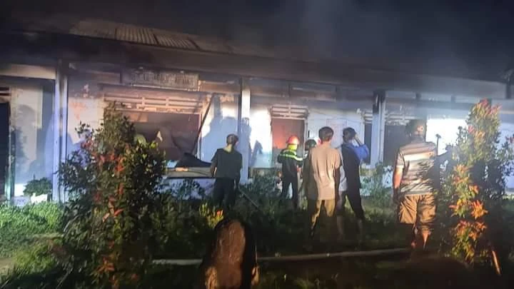 Nhiều tài sản, vật dụng có trong các phòng bị lửa thiêu rụi. Nhiều tài sản, vật dụng có trong các phòng bị lửa thiêu rụi.