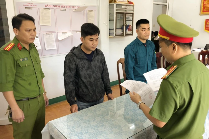 Huỳnh Tấn Anh Điệp bị bắt để điều tra về hành vi Lừa đảo chiếm đoạt tài sản. Ảnh: CA Huỳnh Tấn Anh Điệp bị bắt để điều tra về hành vi Lừa đảo chiếm đoạt tài sản. Ảnh: CA