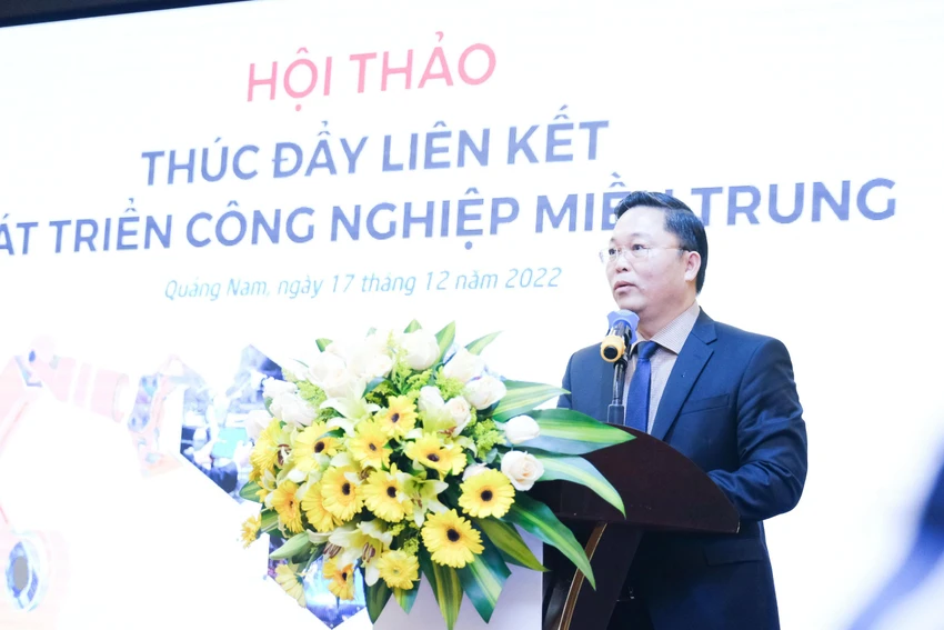 Chủ tịch UBND tỉnh Quảng Nam Lê Trí Thanh phát biểu tại hội thảo. Ảnh: TN