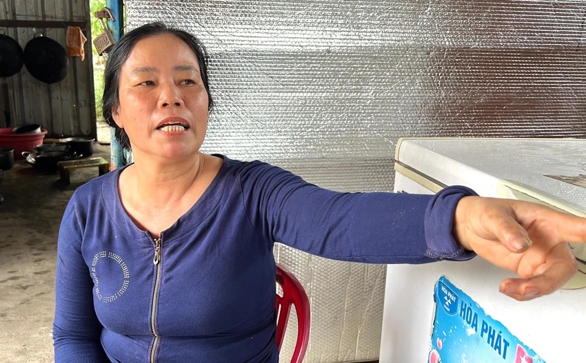 Bà Lệ chưa hết bàng hoàng kể lại thời điểm xảy ra vụ tai nạn làm tám người chết. Bà Lệ chưa hết bàng hoàng kể lại thời điểm xảy ra vụ tai nạn làm tám người chết.