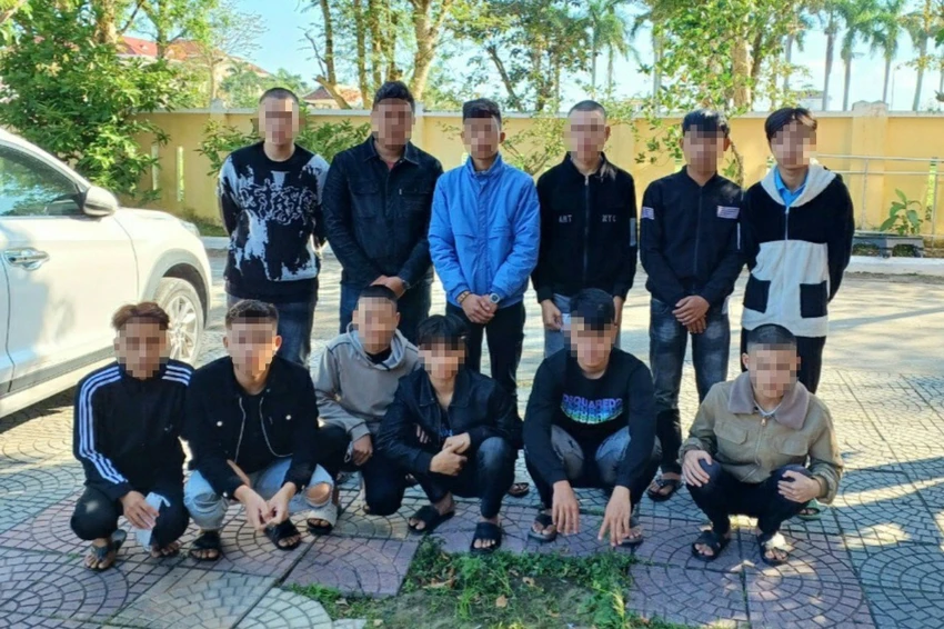 Nhóm thanh niên thị xã Điện Bàn. Ảnh: PTH Nhóm thanh niên thị xã Điện Bàn. Ảnh: PTH