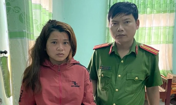 Nguyễn Thị Hạnh tại cơ quan công an. Ảnh: CA