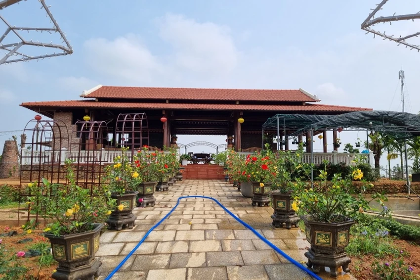 Nhà rường bên trong trang trại của ông Ninh. Ảnh: THANH NHẬT Nhà rường bên trong trang trại của ông Ninh. Ảnh: THANH NHẬT