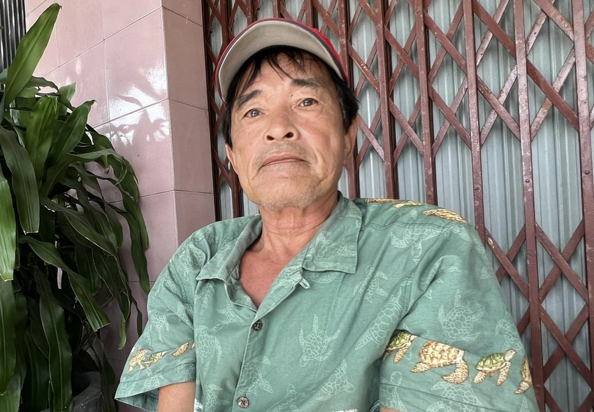 Ông Bảo kể lúc nghe tiếng nạn nhân kêu cứu. Ảnh: TN Ông Bảo kể lúc nghe tiếng nạn nhân kêu cứu. Ảnh: TN
