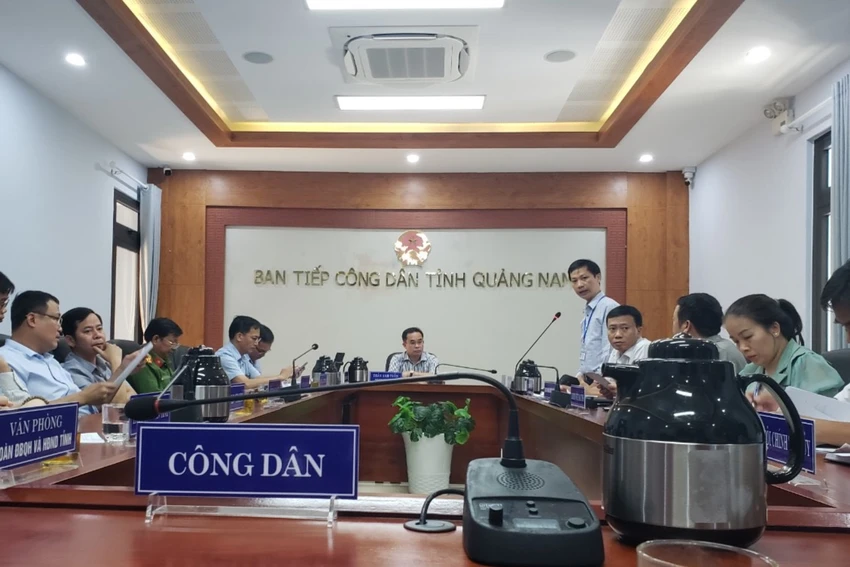 Phó Chủ tịch UBND tỉnh Quảng Nam Trần Anh Tuấn tiếp công dân liên quan đến các dự án của Công ty Bách Đạt An. Ảnh: TN Phó Chủ tịch UBND tỉnh Quảng Nam Trần Anh Tuấn tiếp công dân liên quan đến các dự án của Công ty Bách Đạt An. Ảnh: TN