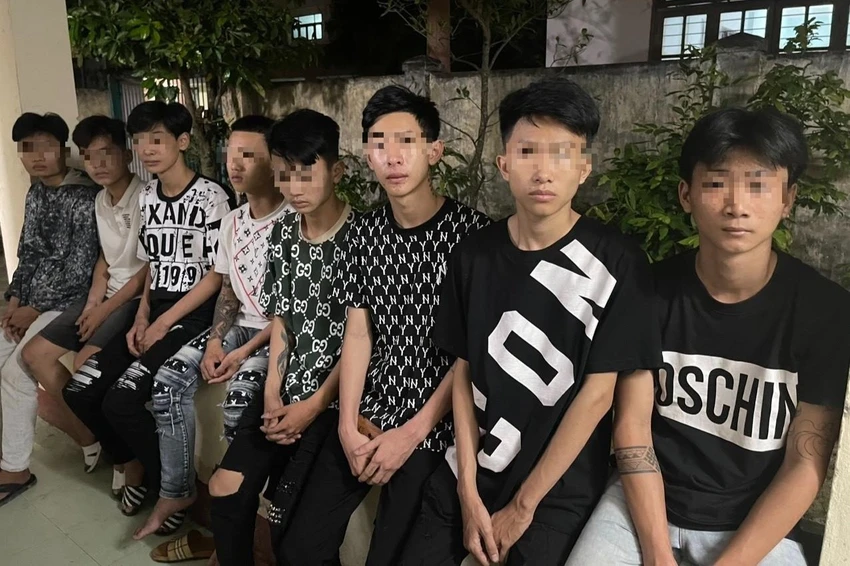 Công an TP Tam Kỳ đã tạm giữ hình sự, khởi tố 13 thanh thiếu niên tham gia hỗn chiến. Ảnh: CA Công an TP Tam Kỳ đã tạm giữ hình sự, khởi tố 13 thanh thiếu niên tham gia hỗn chiến. Ảnh: CA