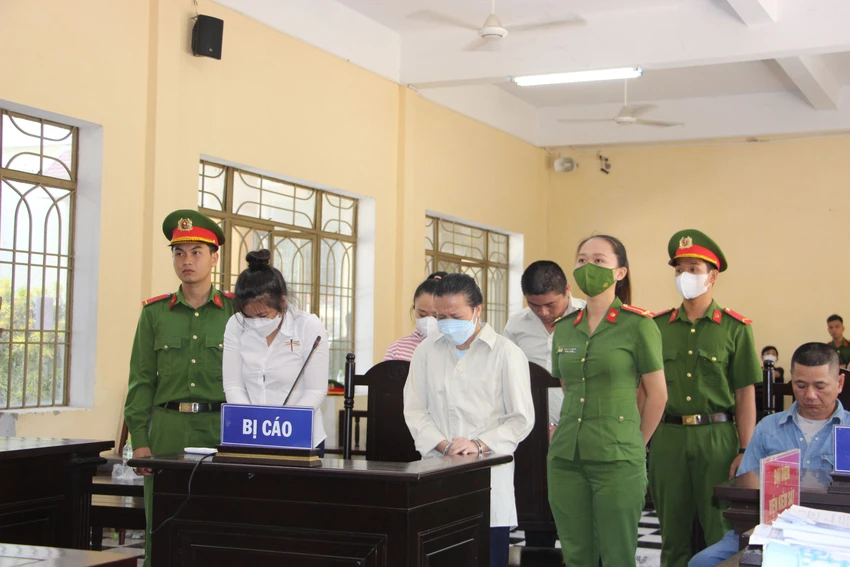Các bị cáo tại phiên toà. Ảnh: TN Các bị cáo tại phiên toà. Ảnh: TN