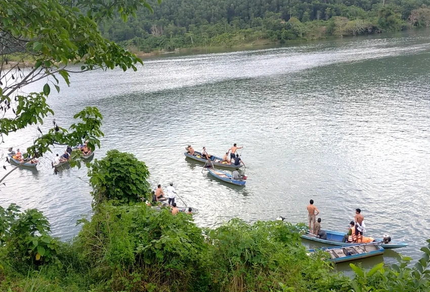 Khu vực ghe máy gặp nạn làm hai người chết. Ảnh: TN Khu vực ghe máy gặp nạn làm hai người chết. Ảnh: TN