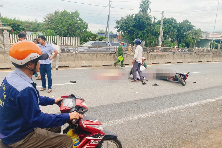 Hai cha con tử nạn trên đường đến trường. Ảnh: TN Hai cha con tử nạn trên đường đến trường. Ảnh: TN