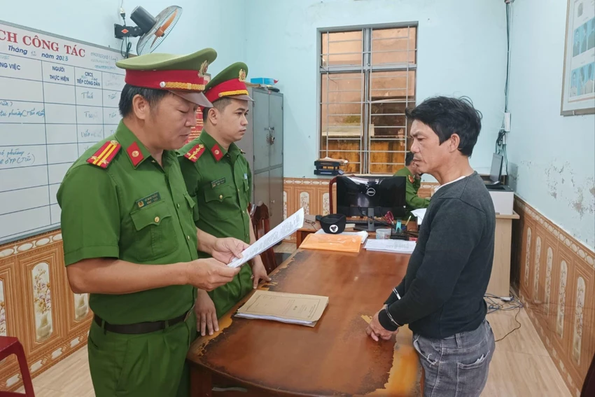 Châu bị bắt cướp tài sản, giữ người và hiếp dâm người tình cũ