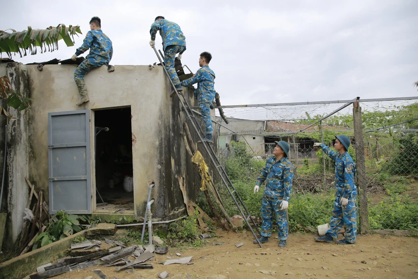 sua-lai-nha-cho-nguoi-dan-vu-may-bay-su-22-roi-2-5689-1516.jpg