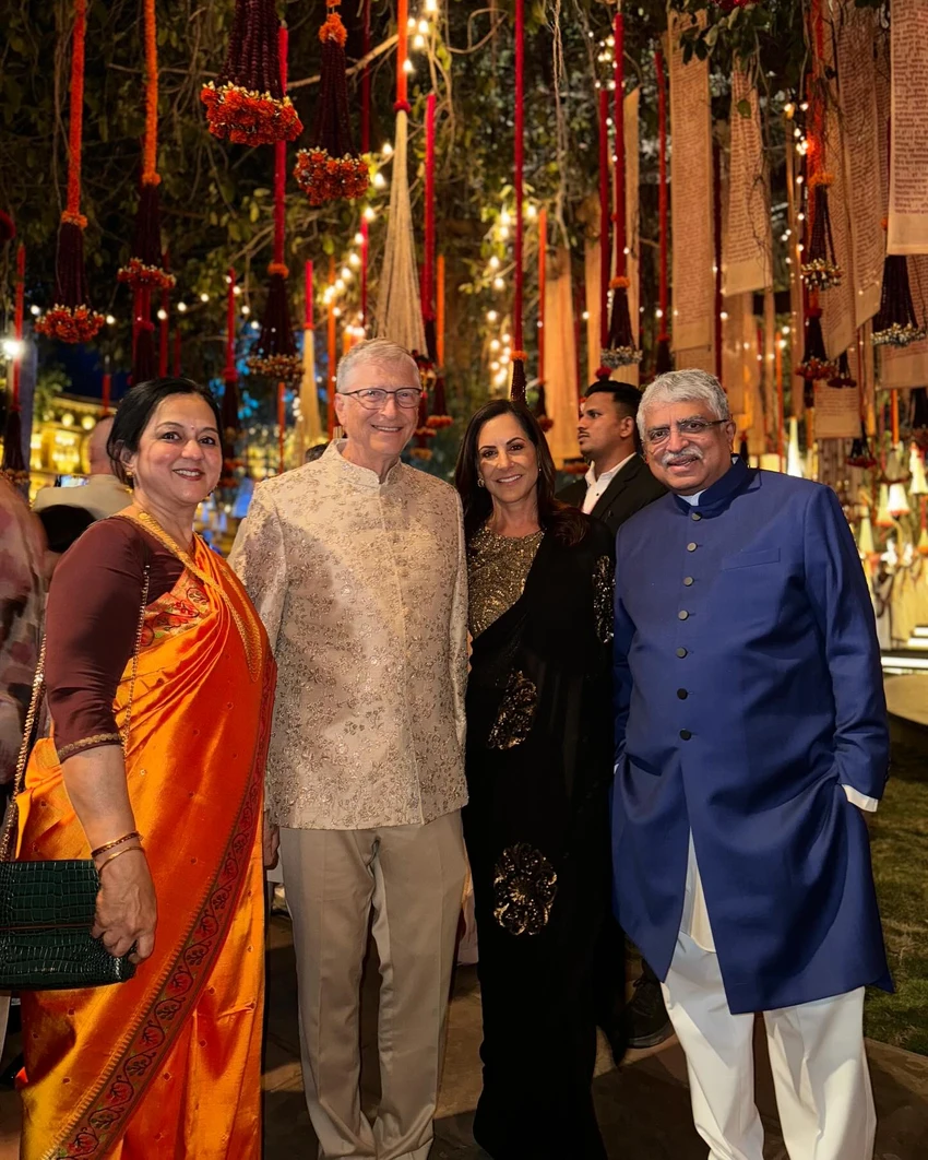 Tỉ phú Bill Gates đến dự tiệc cưới con trai út ông Mukesh Ambani - tỉ phú giàu nhất Ấn Độ. Ảnh: Facebook nhân vật.