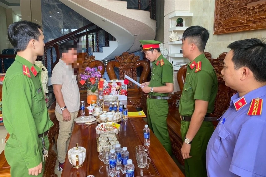 Ông Vinh là giám đốc thông thầu bị Công an tỉnh Quảng Ngãi khởi tố. Ảnh: CA